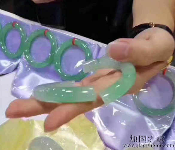 女子摔斷30萬玉鐲后竟不知所蹤，手鐲能進行改造加固設計？