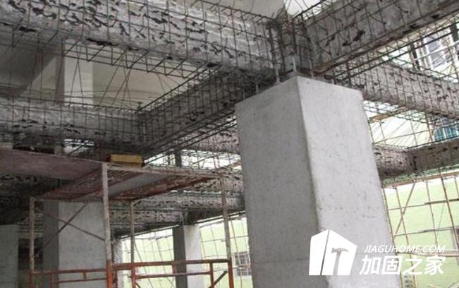 在結(jié)構(gòu)加固補(bǔ)強(qiáng)中，如何保證結(jié)構(gòu)穩(wěn)定的?