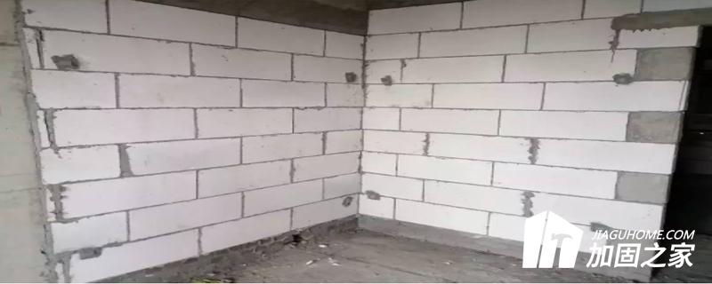 結(jié)構(gòu)實(shí)體位置與尺寸偏差項(xiàng)目應(yīng)分別進(jìn)行驗(yàn)收，并應(yīng)符合下列規(guī)定