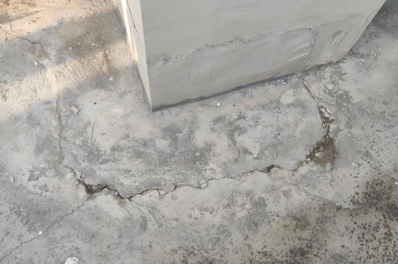 樓頂有裂縫是什么原因?qū)е碌? width=